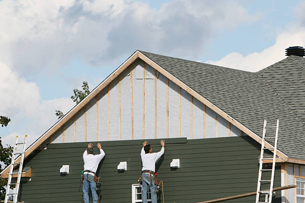 Professional Vinyl Siding technician working in Barrington, IL